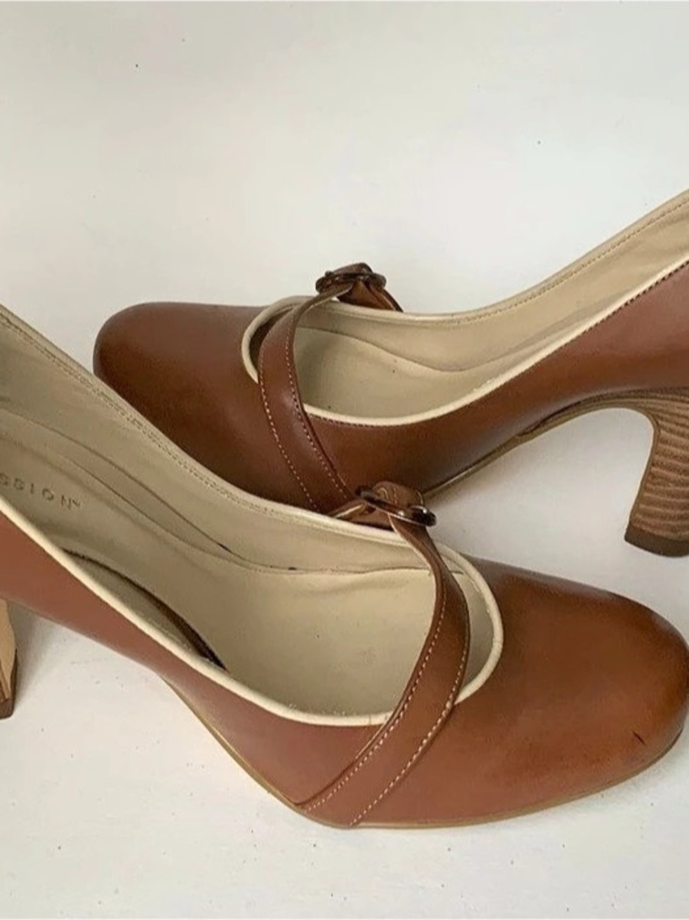 Expression Cognac Buckle Pumps US 9 - Picture 3 of 10